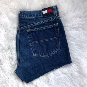 TOMMY HILFIGER • Vtg 90’s High Waisted Shorts 8/10